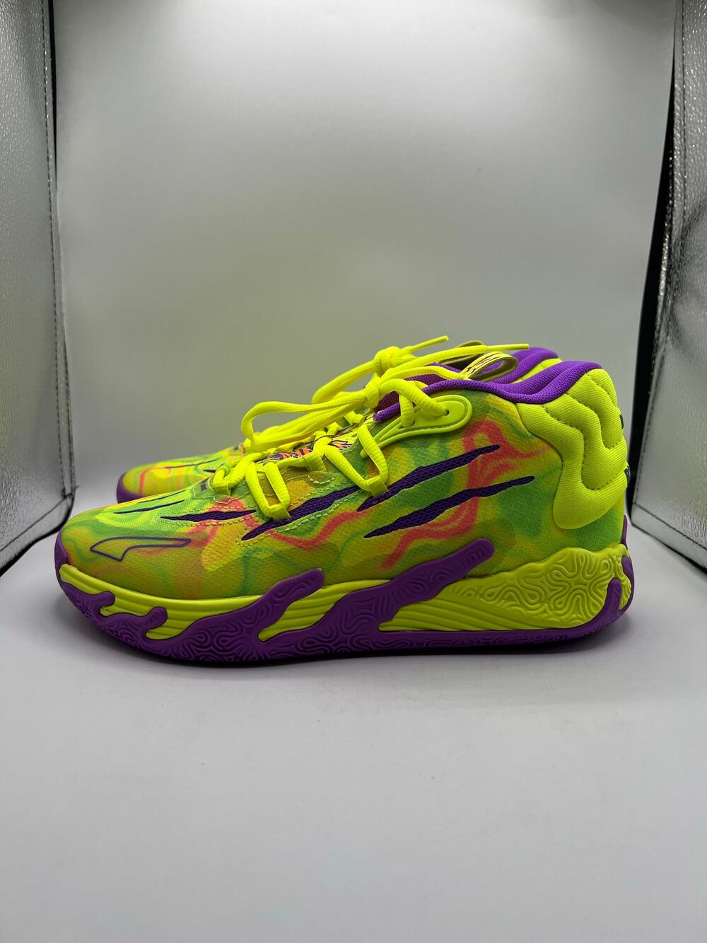 Puma MB.03 Big Kid “Spark” size 6.5 Y